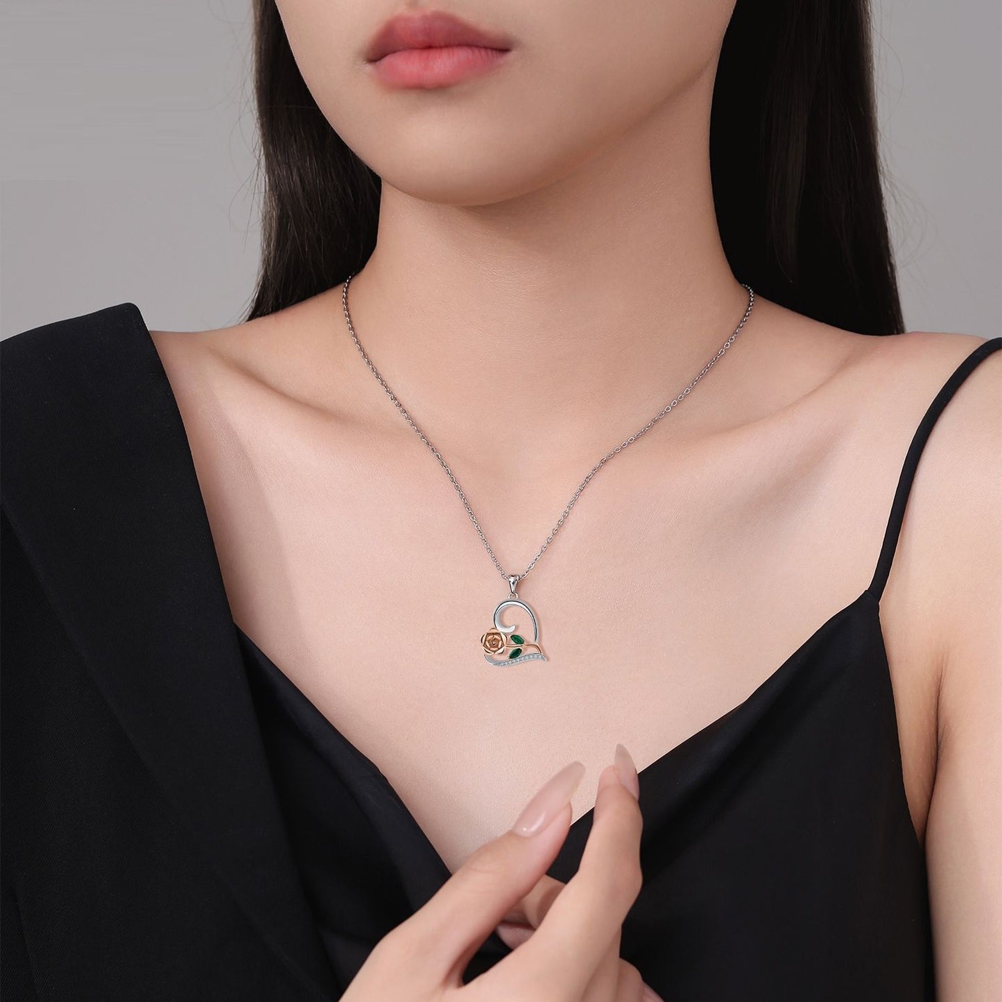 Love Rose Necklace Exquisite Romantic High Sense Ornament